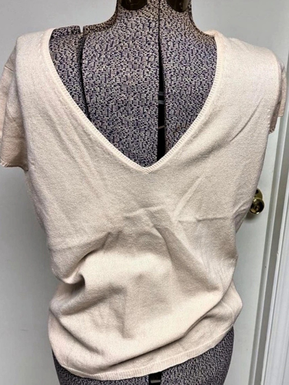 Express The Luxury Knit Cashmere Sweater Cashmere V-Neck Sweater Size XL NWT